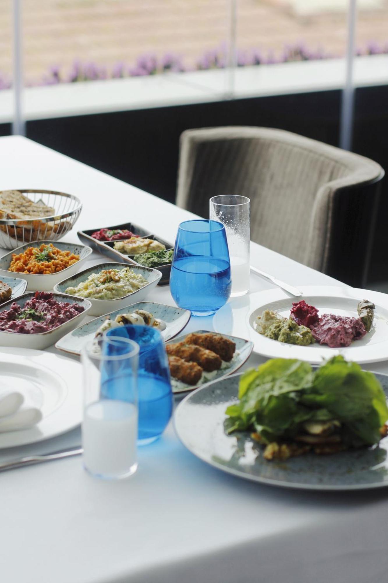 10 Karakoy Hotel Istanbul Exterior foto A selection of meze