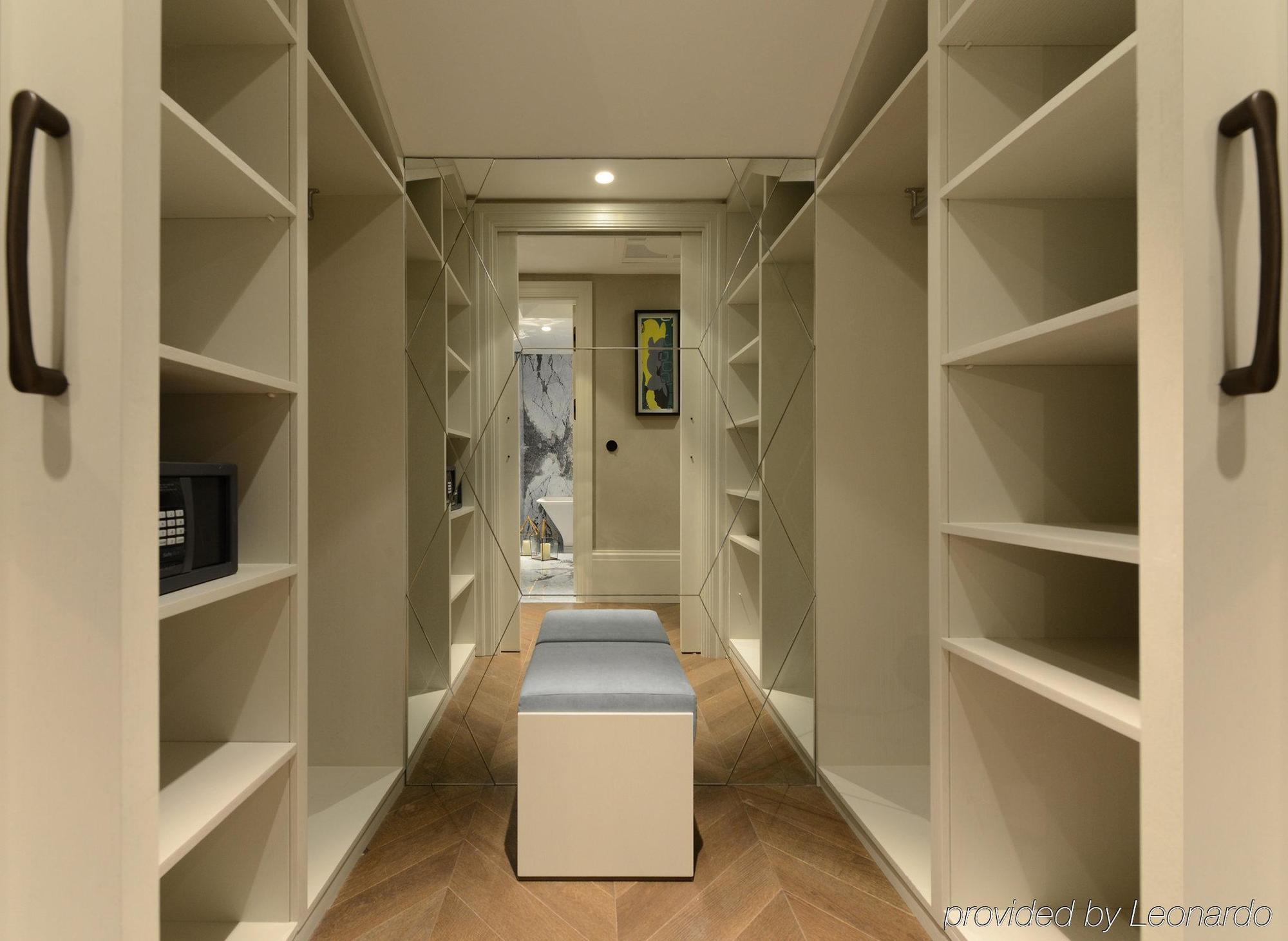 10 Karakoy Hotel Istanbul Exterior foto A walk-in closet
