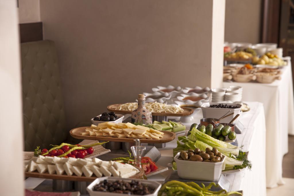 10 Karakoy Hotel Istanbul Exterior foto A buffet