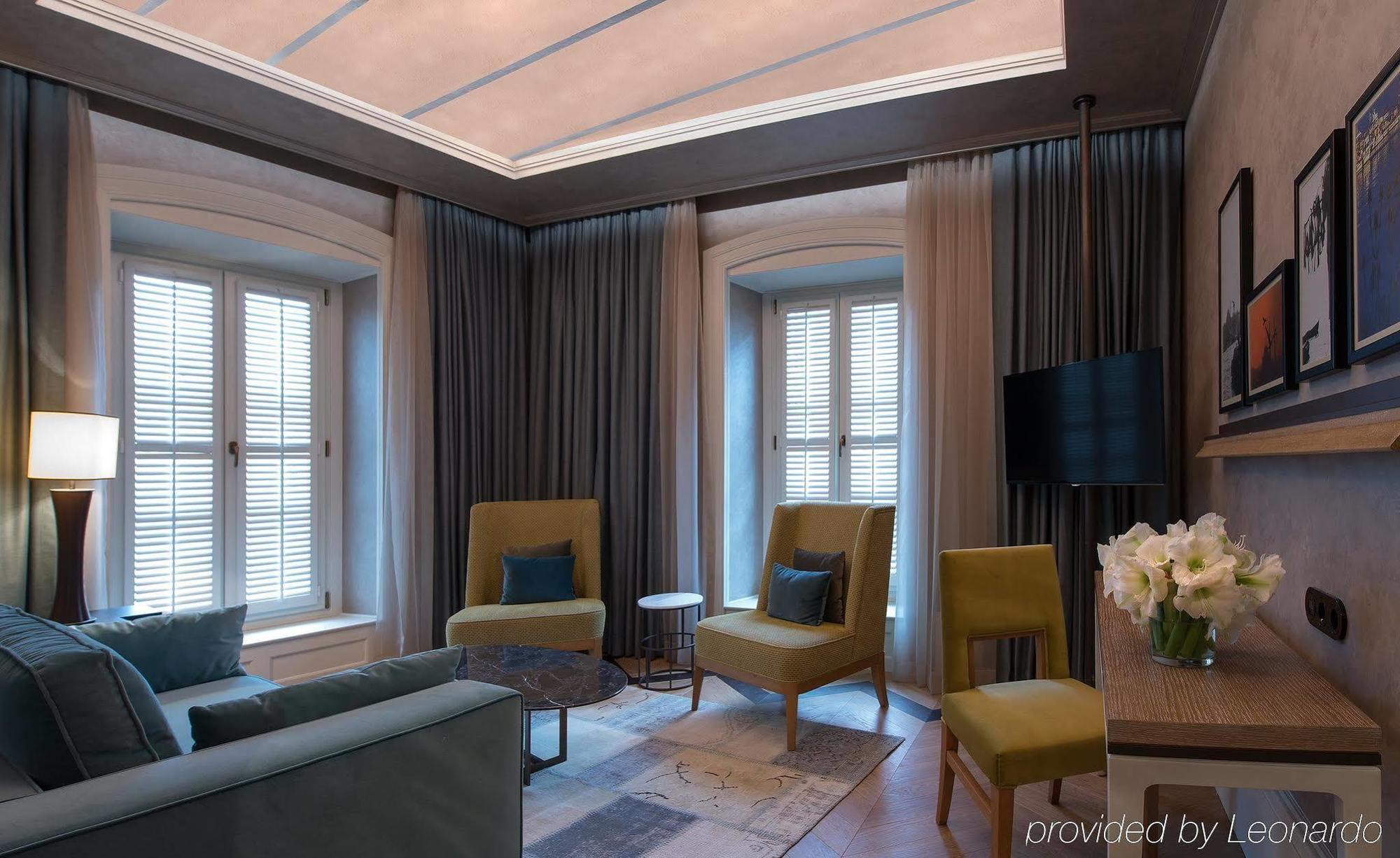 10 Karakoy Hotel Istanbul Exterior foto The interior of a suite at the hotel