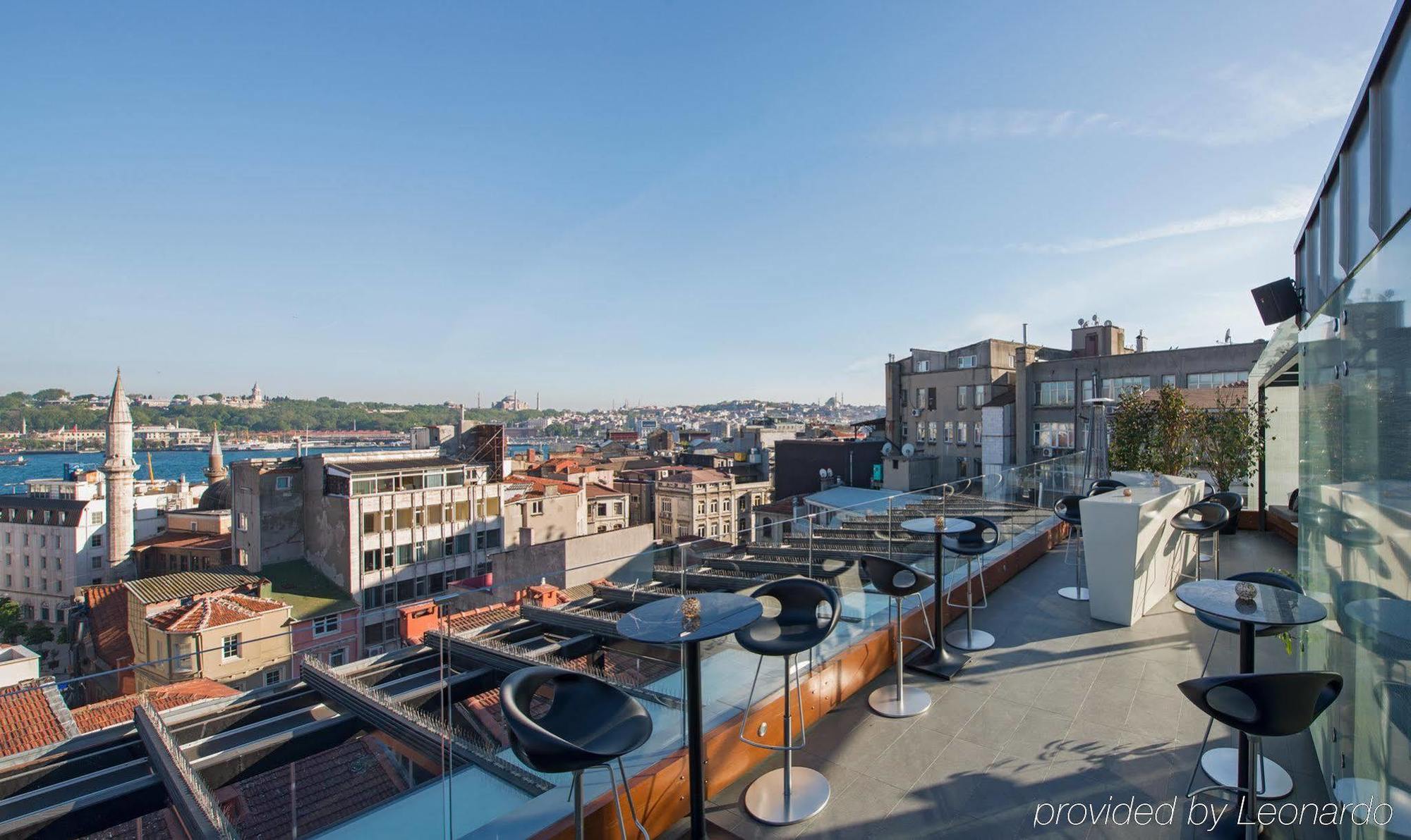10 Karakoy Hotel Istanbul Exterior foto View from the rooftop