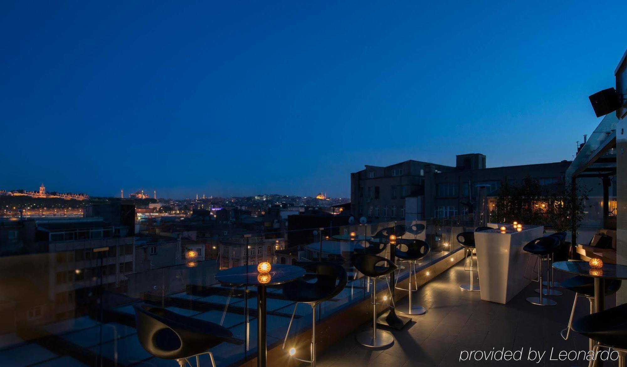 10 Karakoy Hotel Istanbul Exterior foto View from the rooftop